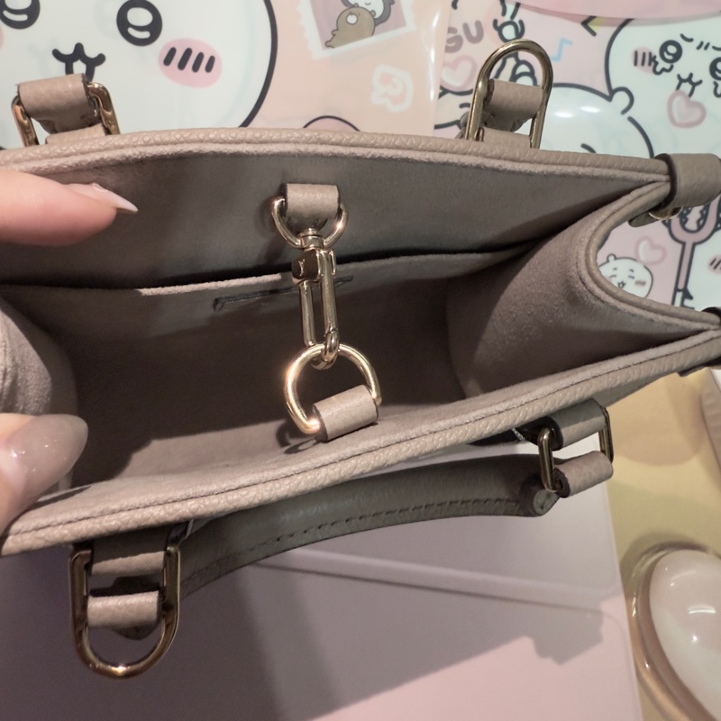 LOUIS VUITTON M47054 OnTheGo BB 18 皮革 壓花 大象灰-11