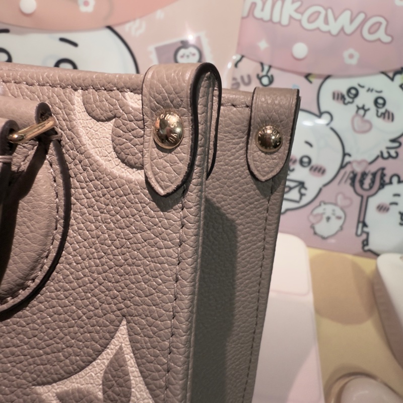 LOUIS VUITTON M47054 OnTheGo BB 18 皮革 壓花 大象灰-15