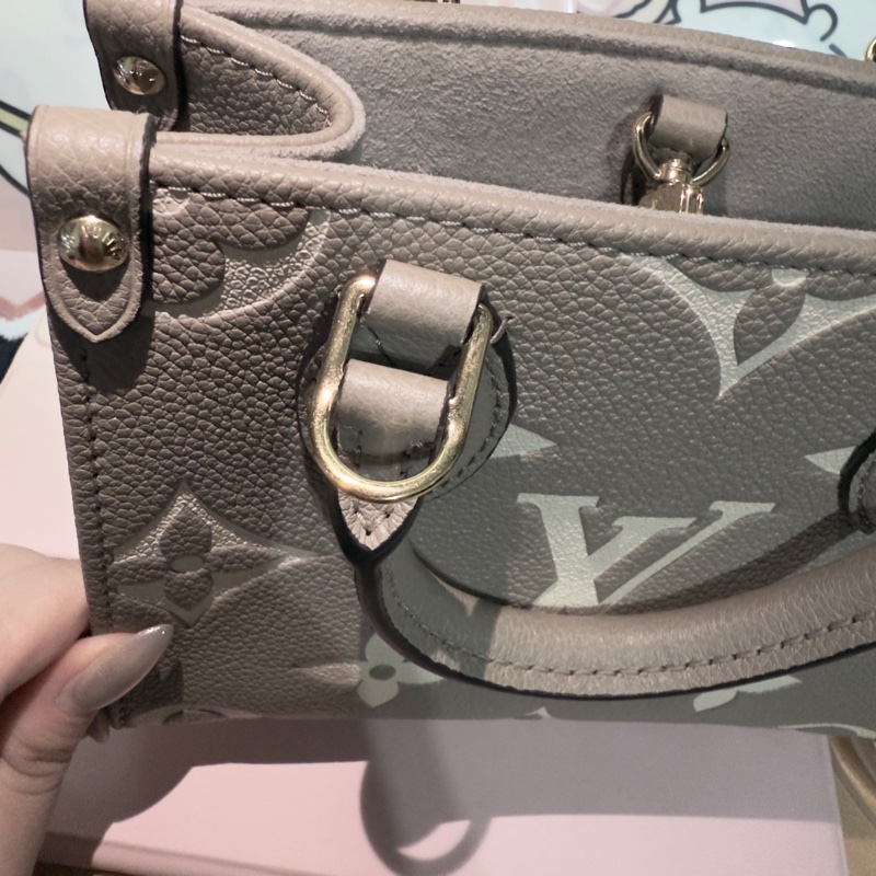 LOUIS VUITTON M47054 OnTheGo BB 18 皮革 壓花 大象灰-17