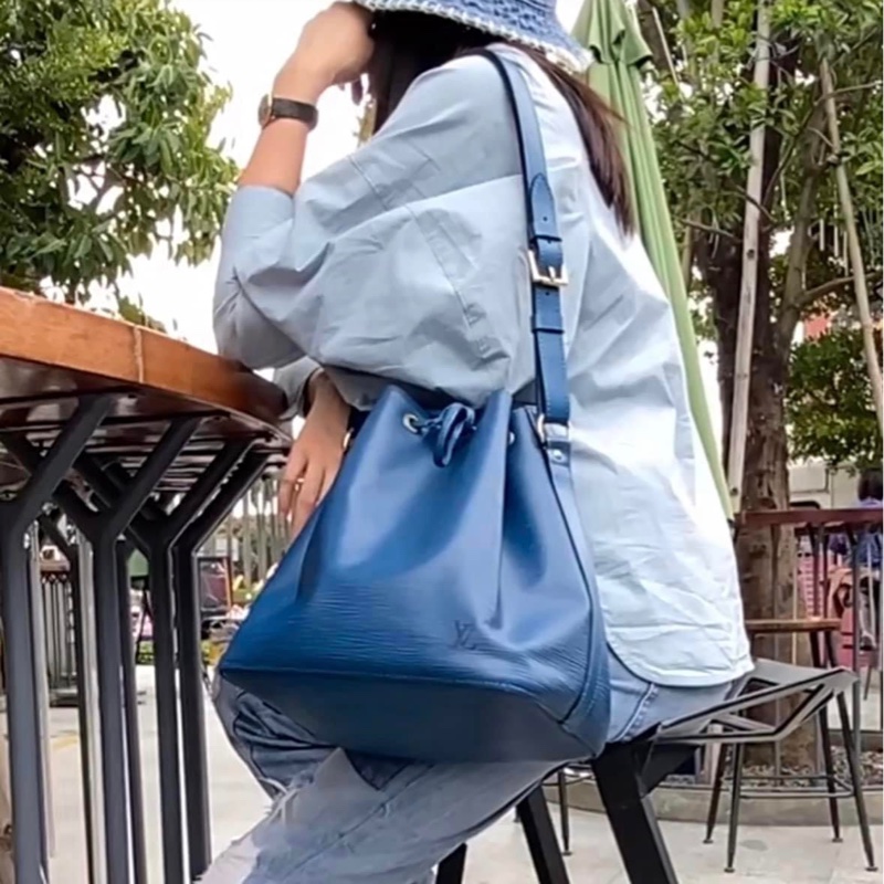 ✔️LOUIS VUITTON LV 路易威登 Epi Noe M44105 水波紋水桶包／藍色-0