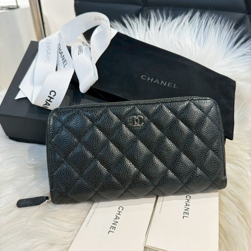 CHANEL 經典黑小雙C菱格紋拉鍊長夾-0