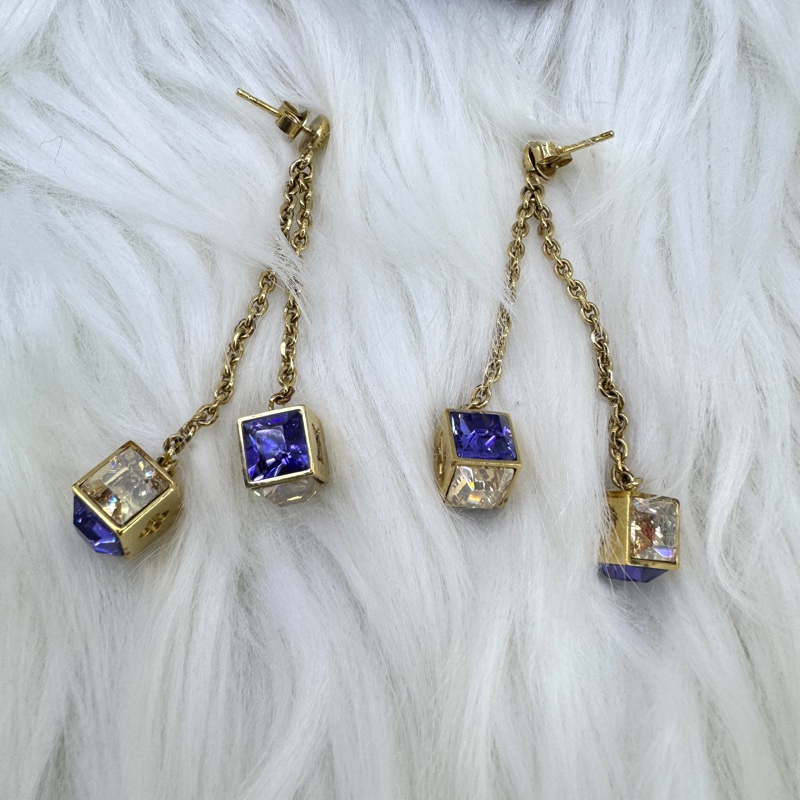 Louis Vuitton Gamble Dice Earrings-2