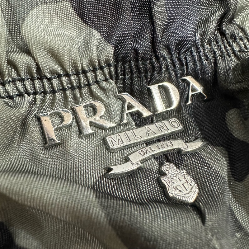 prada BR4586 黑色牛皮迷彩銀釦肩背包-1