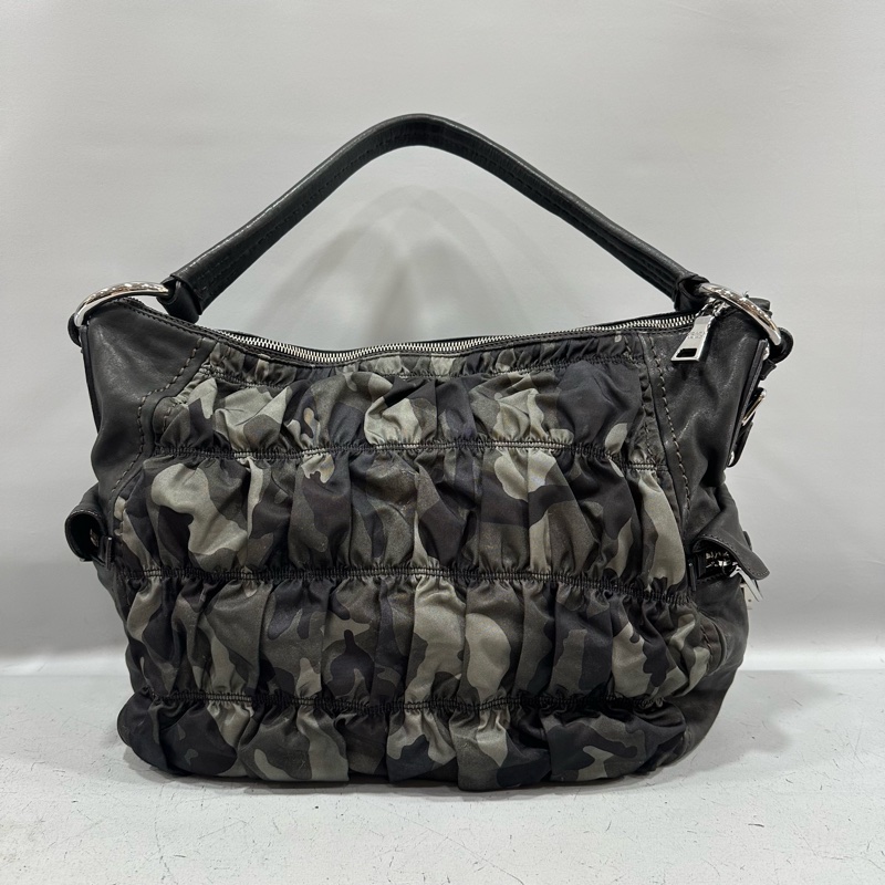 prada BR4586 黑色牛皮迷彩銀釦肩背包-4