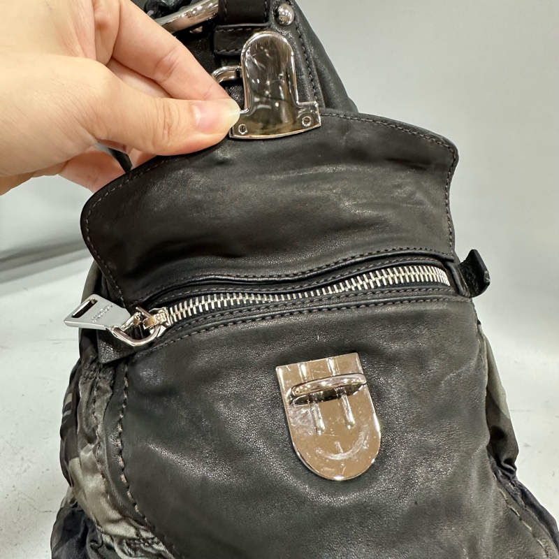 prada BR4586 黑色牛皮迷彩銀釦肩背包-8