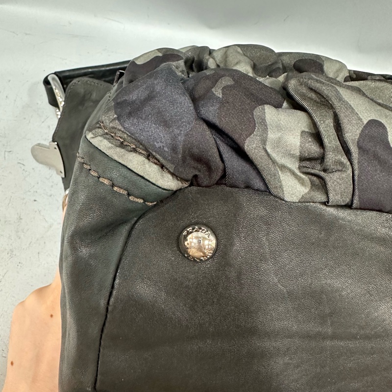 prada BR4586 黑色牛皮迷彩銀釦肩背包-37