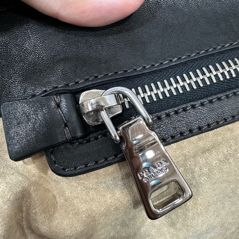 prada BR4586 黑色牛皮迷彩銀釦肩背包-56