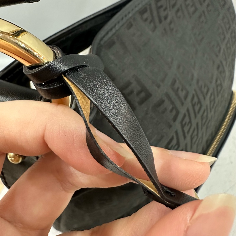 fendi 8BR516 黑色老花拼牛皮肩背包-18