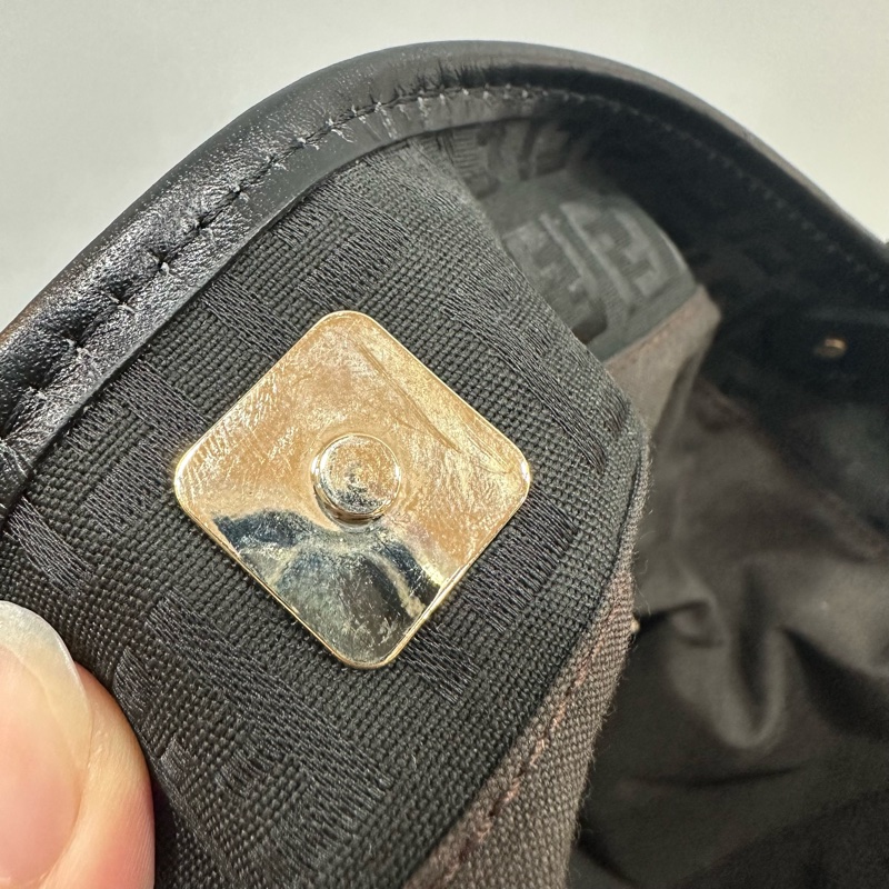 fendi 8BR516 黑色老花拼牛皮肩背包-26