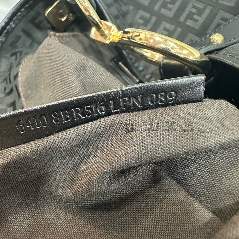fendi 8BR516 黑色老花拼牛皮肩背包-27