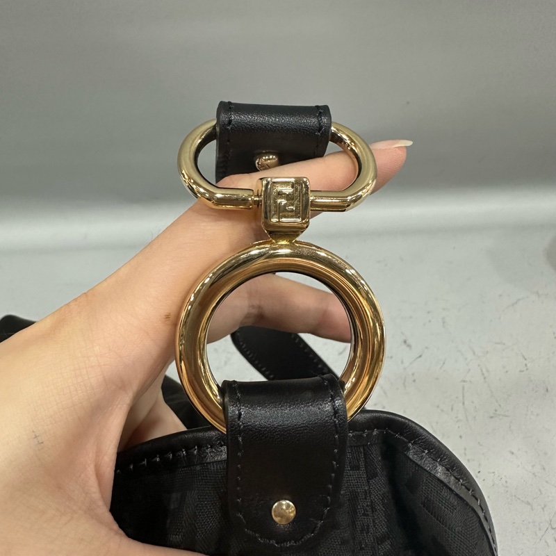 fendi 8BR516 黑色老花拼牛皮肩背包-37