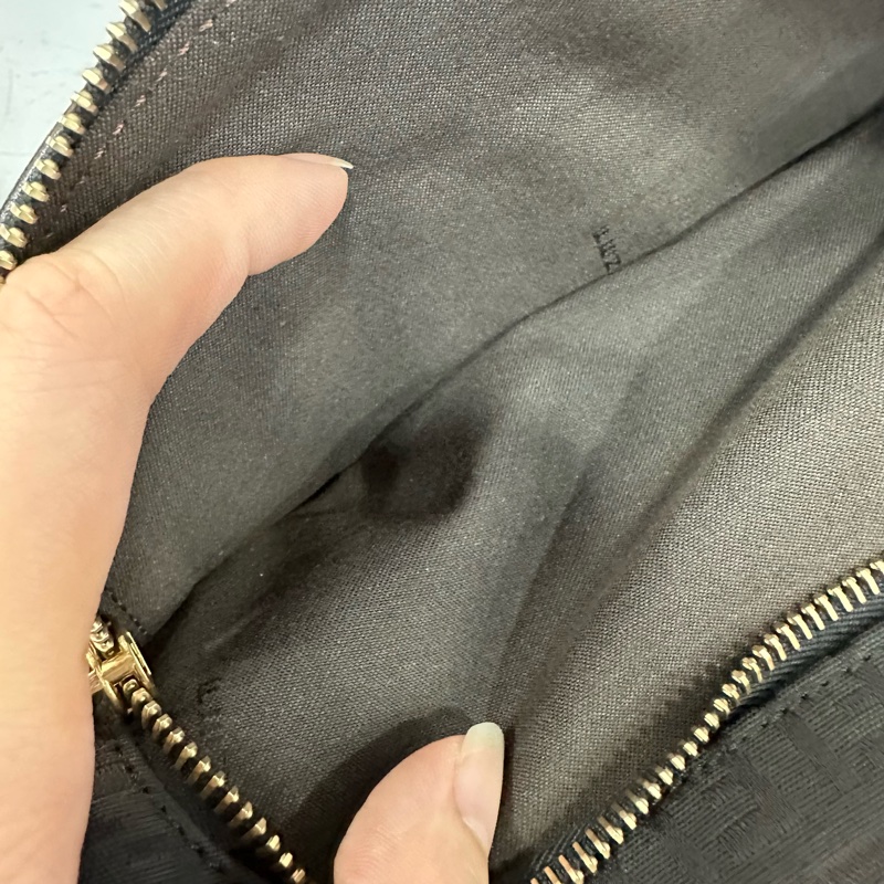 fendi 8BR516 黑色老花拼牛皮肩背包-46