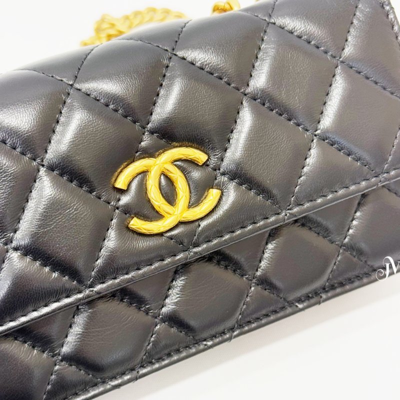 Chanel 黑羊皮金釦下蓋金柱調節釦mini 斜背包/AP3047-7