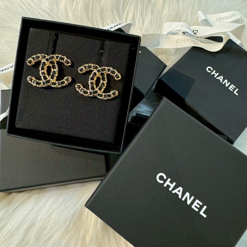 CHANEL 24k 經典雙C皮革耳釘-0