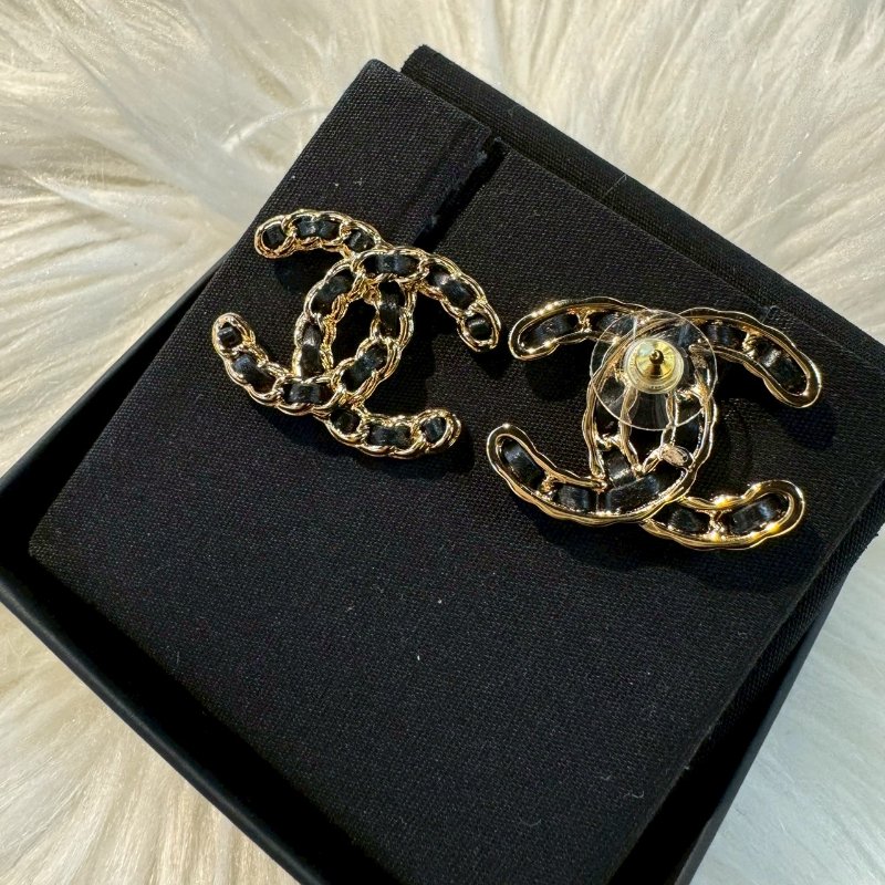 CHANEL 24k 經典雙C皮革耳釘-2