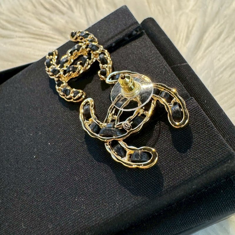 CHANEL 24k 經典雙C皮革耳釘-3