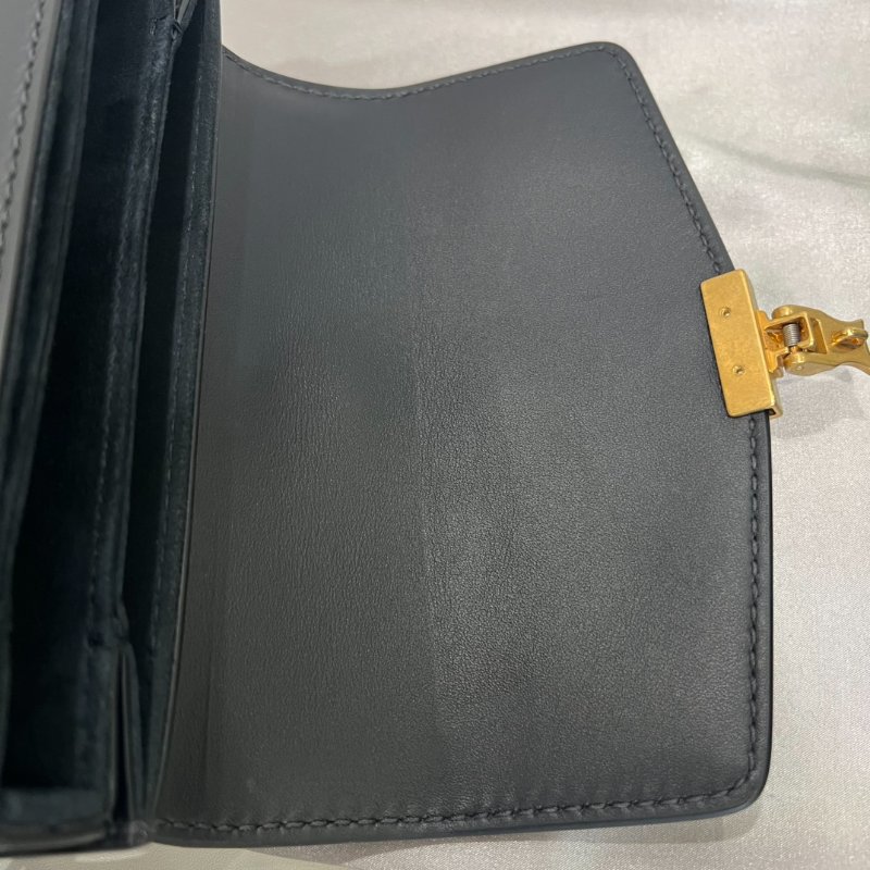 DIOR 黑金皮革鎖頭郵差包-5