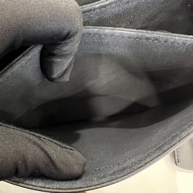 DIOR 黑金皮革鎖頭郵差包-7