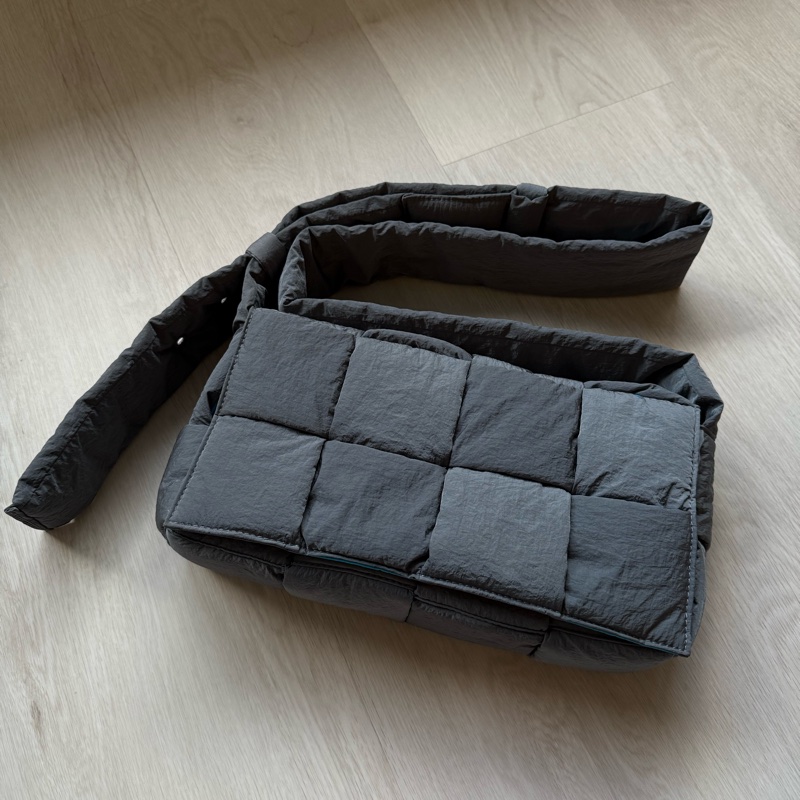 bv鐵灰色科技尼龍包-0