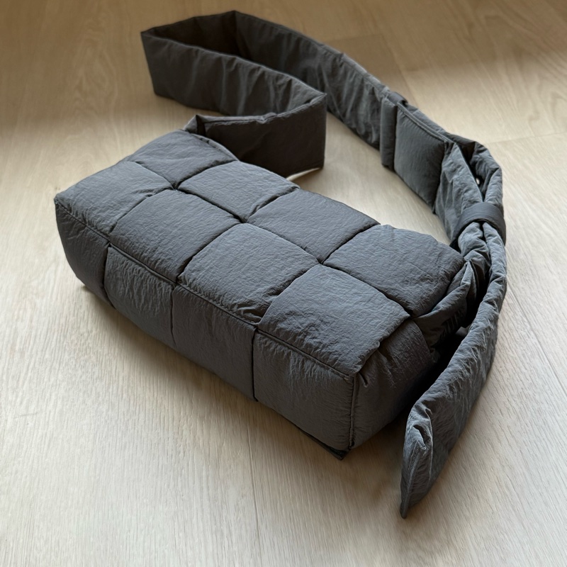 bv鐵灰色科技尼龍包-2