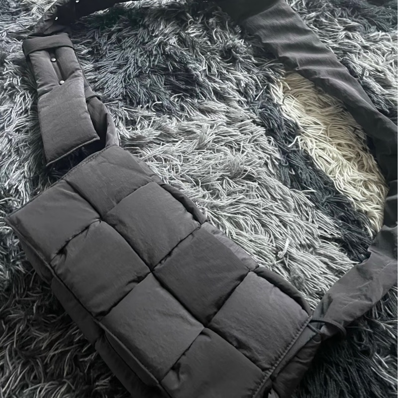 bv鐵灰色科技尼龍包-3