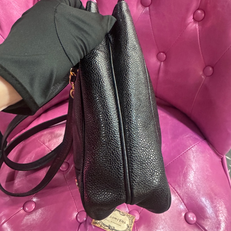 Chanel 荔枝皮6Logo斜背包/男女同款/王吉娜古董精品-3