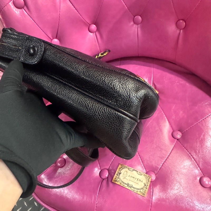 Chanel 荔枝皮6Logo斜背包/男女同款/王吉娜古董精品-5