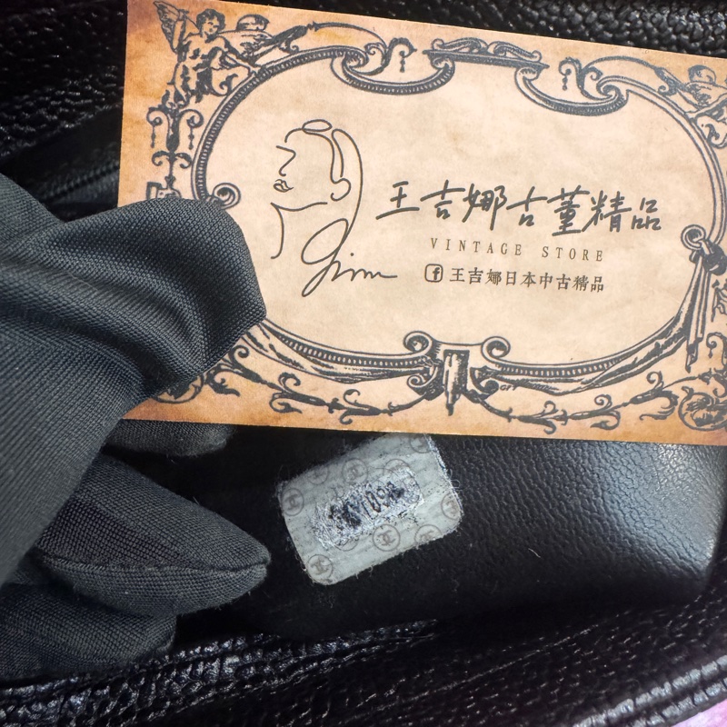 Chanel 荔枝皮6Logo斜背包/男女同款/王吉娜古董精品-8