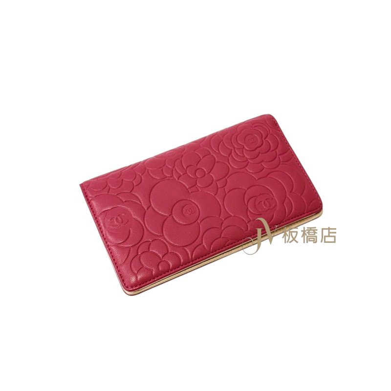 Chanel皮夾桃色羊皮山茶花壓紋金釦對開長夾-3