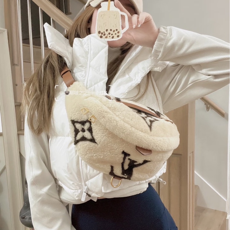 莉亞精品♡LV泰迪熊腰包 近新美包-1