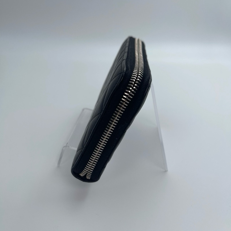 「JL精品代購」 香奈兒黑銀羊拉鏈長夾-2