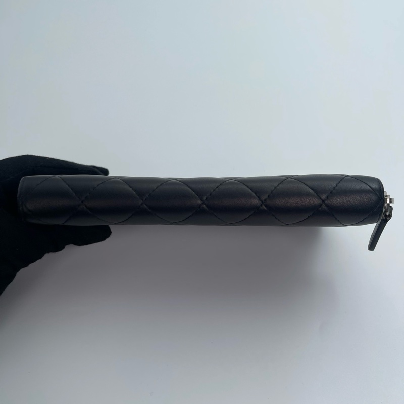 「JL精品代購」 香奈兒黑銀羊拉鏈長夾-4