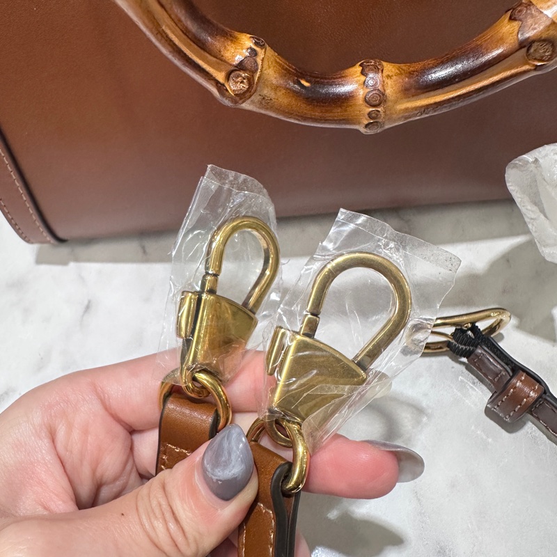 Gucci咖牛皮霧金釦前壓印LOGO竹節手提斜背包-4