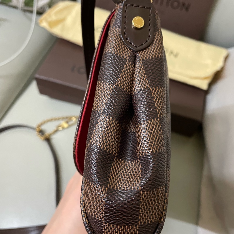 Lv 棋格盤2用斜背包（金屬短鏈肩背/皮帶斜背）N41129-3