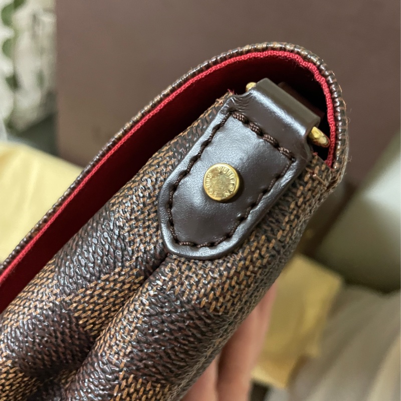 Lv 棋格盤2用斜背包（金屬短鏈肩背/皮帶斜背）N41129-7