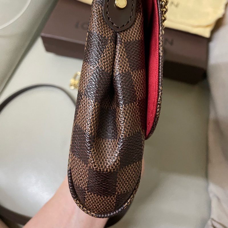 Lv 棋格盤2用斜背包（金屬短鏈肩背/皮帶斜背）N41129-8
