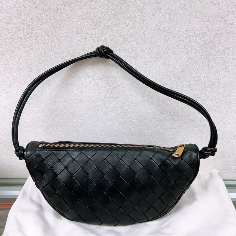 Bv cassette 黑色編織格 半月腋下包-1