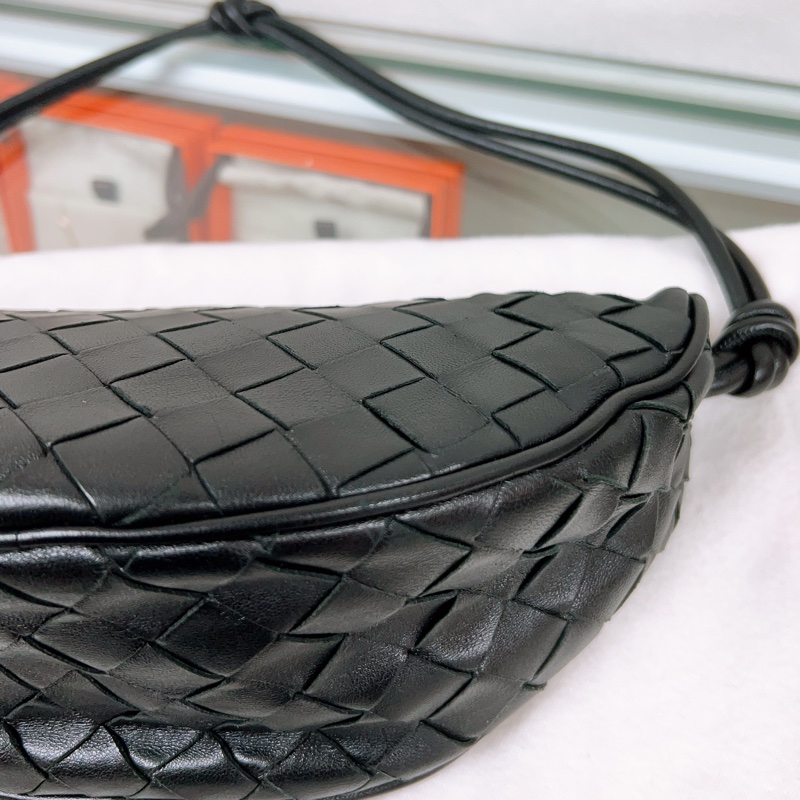 Bv cassette 黑色編織格 半月腋下包-8