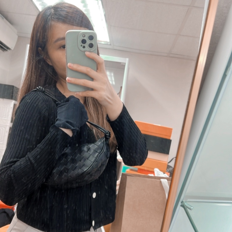 Bv cassette 黑色編織格 半月腋下包-13