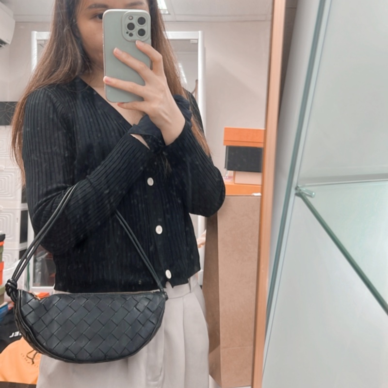 Bv cassette 黑色編織格 半月腋下包-14
