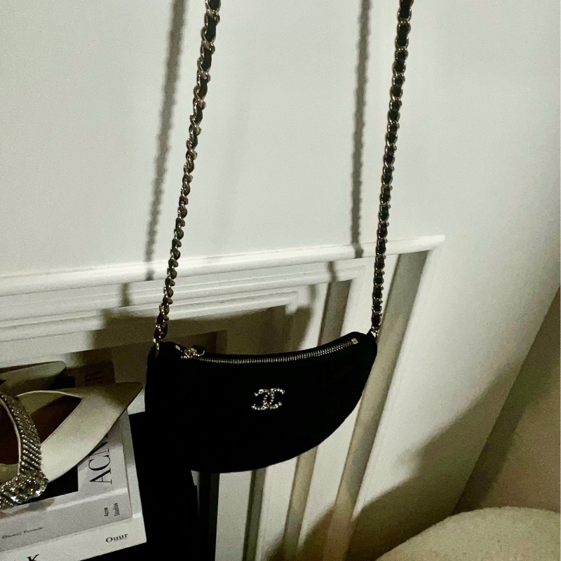 香奈兒年度禮物🥰全新超級爆款 月牙彎月包絨面黑菱格-2