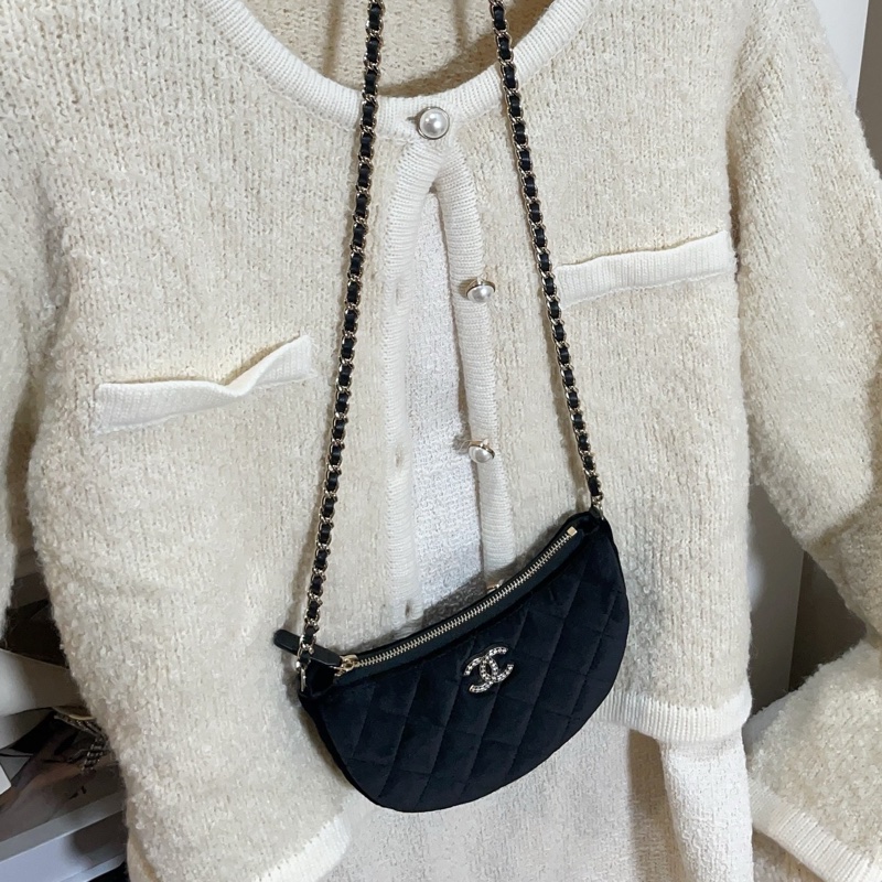 香奈兒年度禮物🥰全新超級爆款 月牙彎月包絨面黑菱格-4