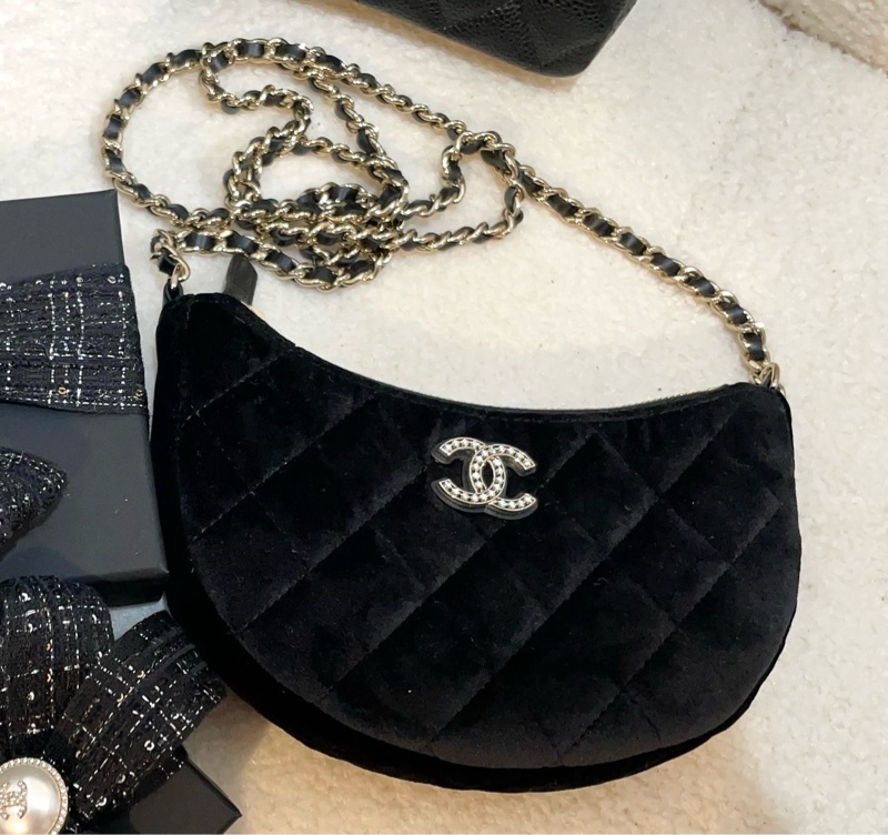 香奈兒年度禮物🥰全新超級爆款 月牙彎月包絨面黑菱格-5