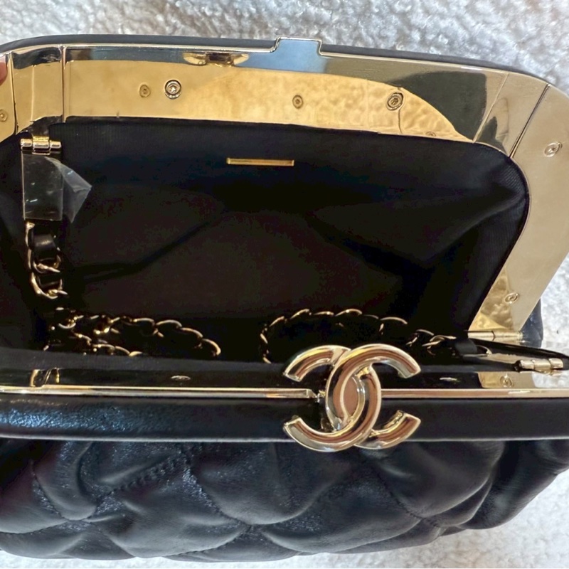 香奈兒24A晚宴包雲朵包❤️水餃包 皮穿鏈羊皮手拿包、肩背包-4