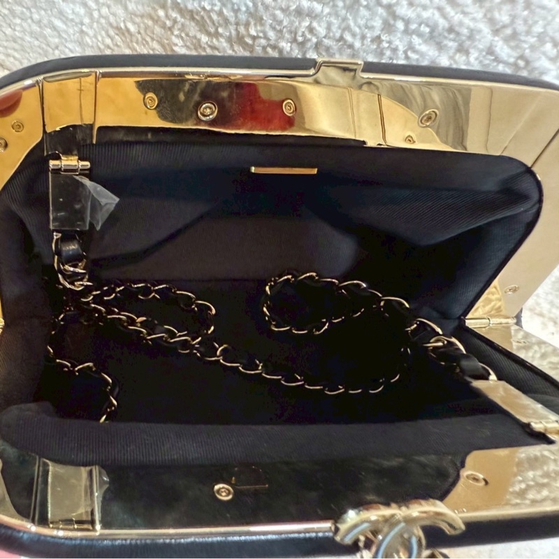 香奈兒24A晚宴包雲朵包❤️水餃包 皮穿鏈羊皮手拿包、肩背包-5