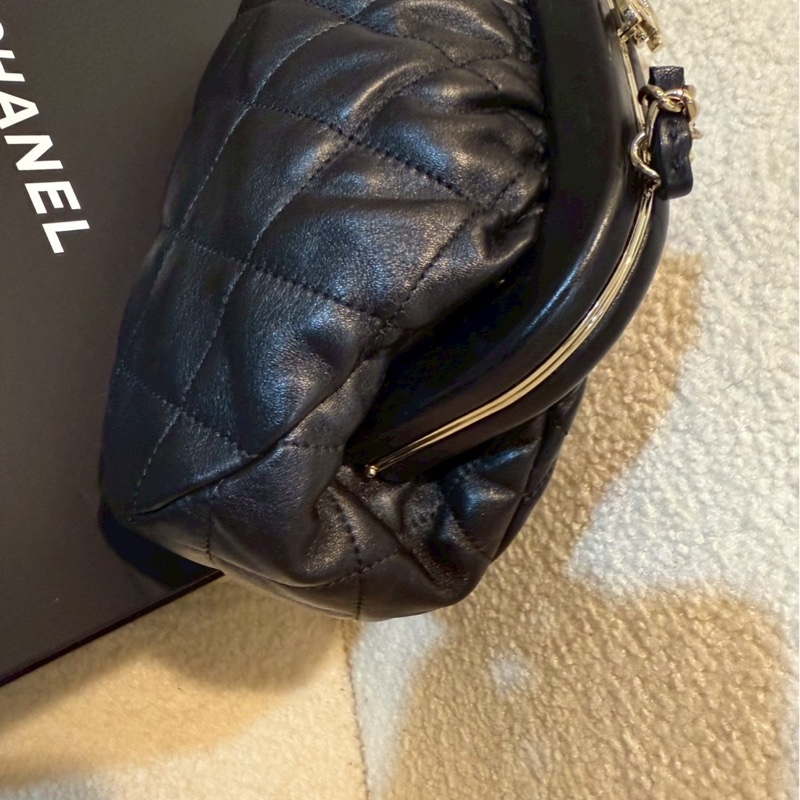 香奈兒24A晚宴包雲朵包❤️水餃包 皮穿鏈羊皮手拿包、肩背包-8