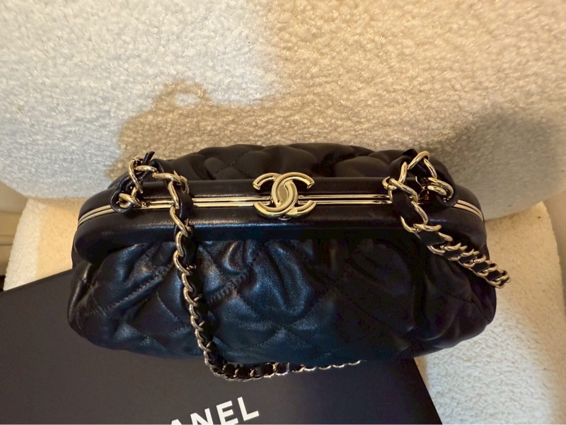 香奈兒24A晚宴包雲朵包❤️水餃包 皮穿鏈羊皮手拿包、肩背包-12