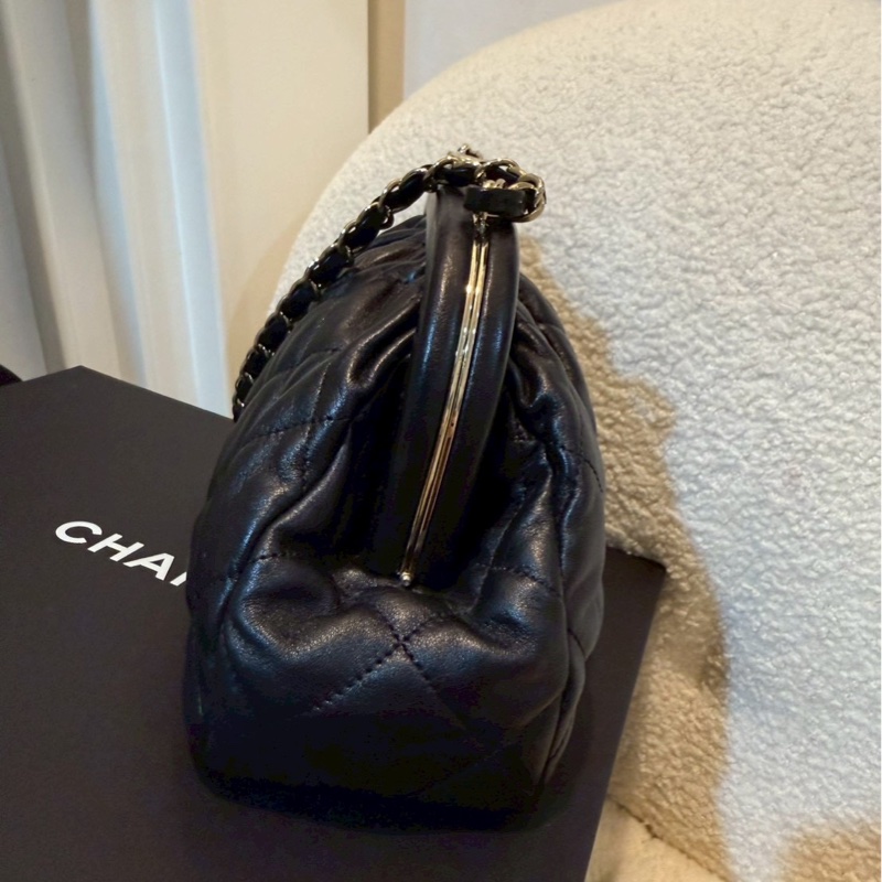 香奈兒24A晚宴包雲朵包❤️水餃包 皮穿鏈羊皮手拿包、肩背包-13