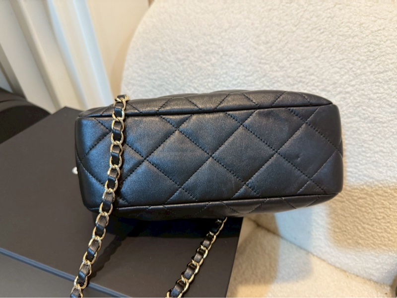 香奈兒24A晚宴包雲朵包❤️水餃包 皮穿鏈羊皮手拿包、肩背包-17