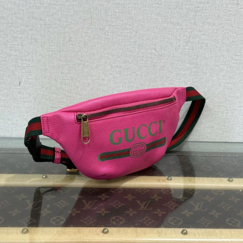 GUCCI 枚紅色金扣logo腰包胸包 98新27*13-1